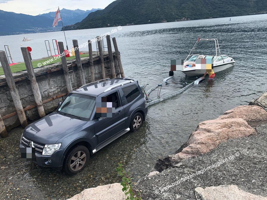 Wassern des Bootes Cannobio bei Niedrigwasser